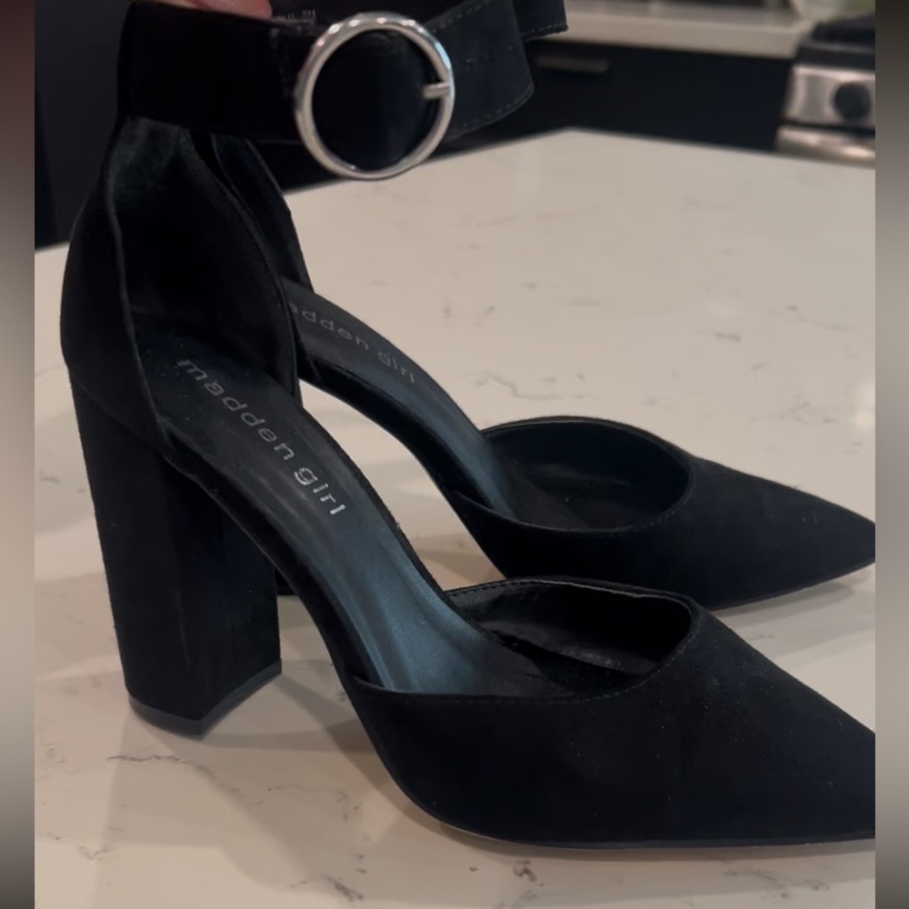 Madden Girls Saaxon Classic Black Heels